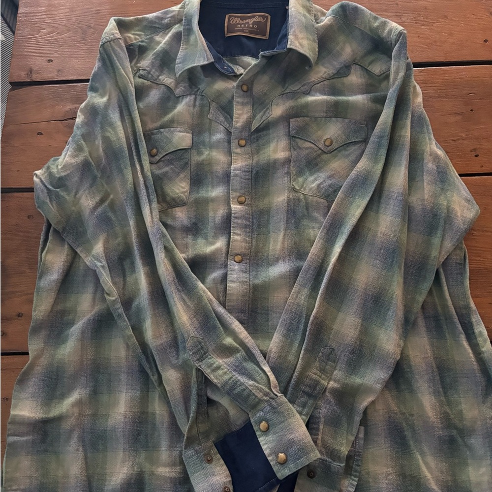 Wrangler Plaid Button-Up Shirt